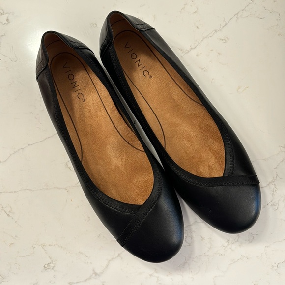 Vionic Shoes - Vionic Caroll Black Napa Flat Size 10 SOLD OUT